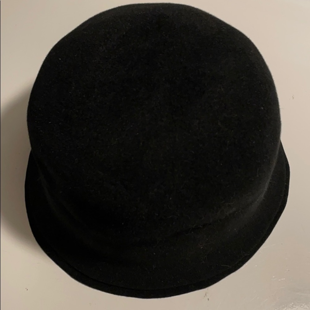 Iconic Vintage Chanel Black Felt Cloche Hat - Picture 7 of 17